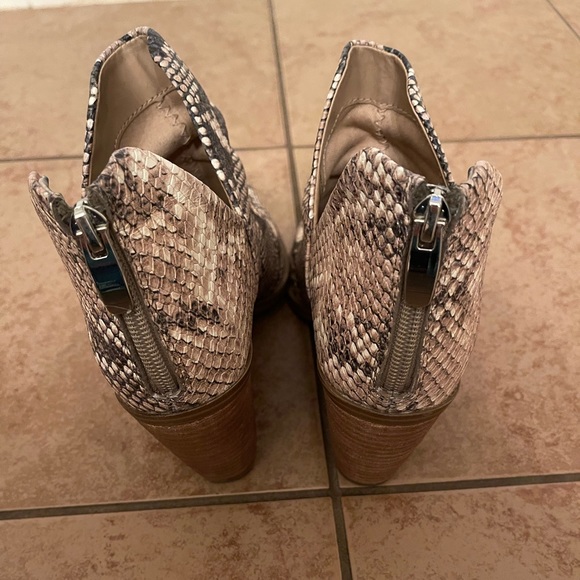 Steve Madden booties - Picture 2 of 5